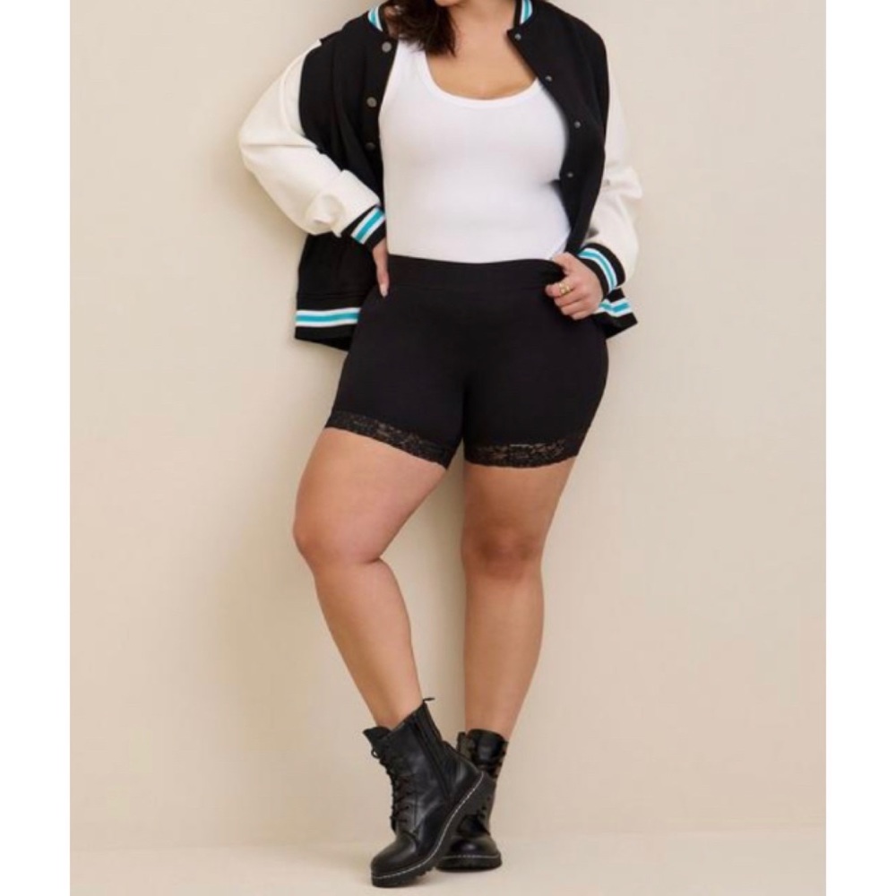 🆕 Black 5 Inch Signature Waist Lace Trim Bike Short 2 2X 18 20 NWT Torrid New!
